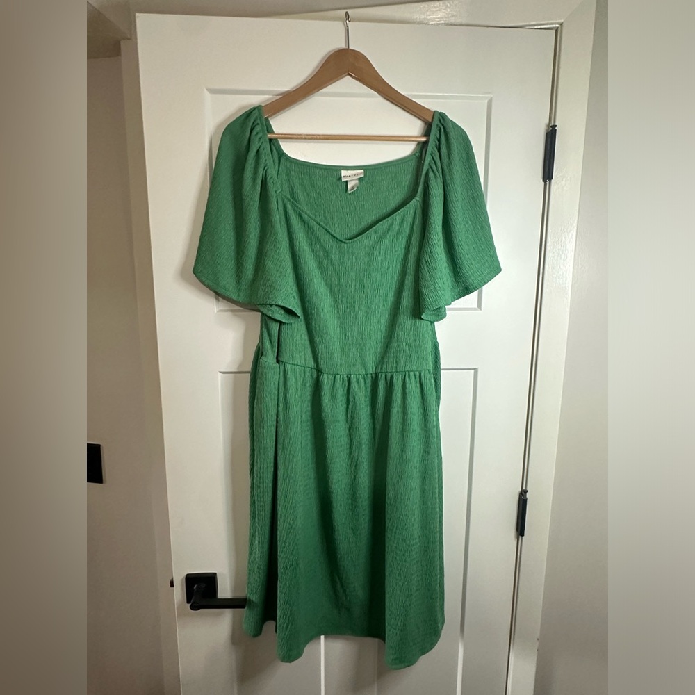 Green flowy sleeved knee high dress